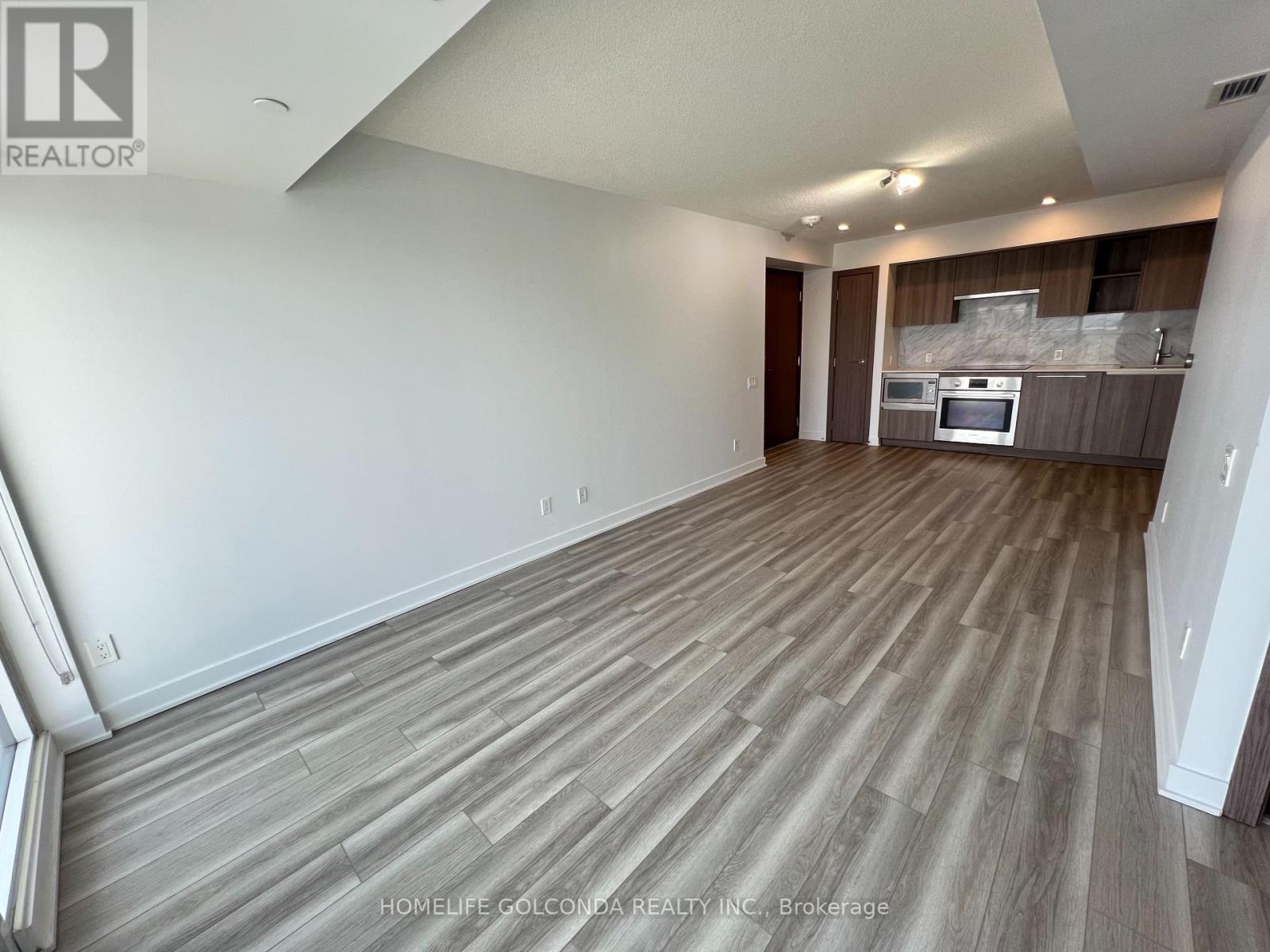 Photo 6 of 2515 17 Bathurst Street, Toronto ON
