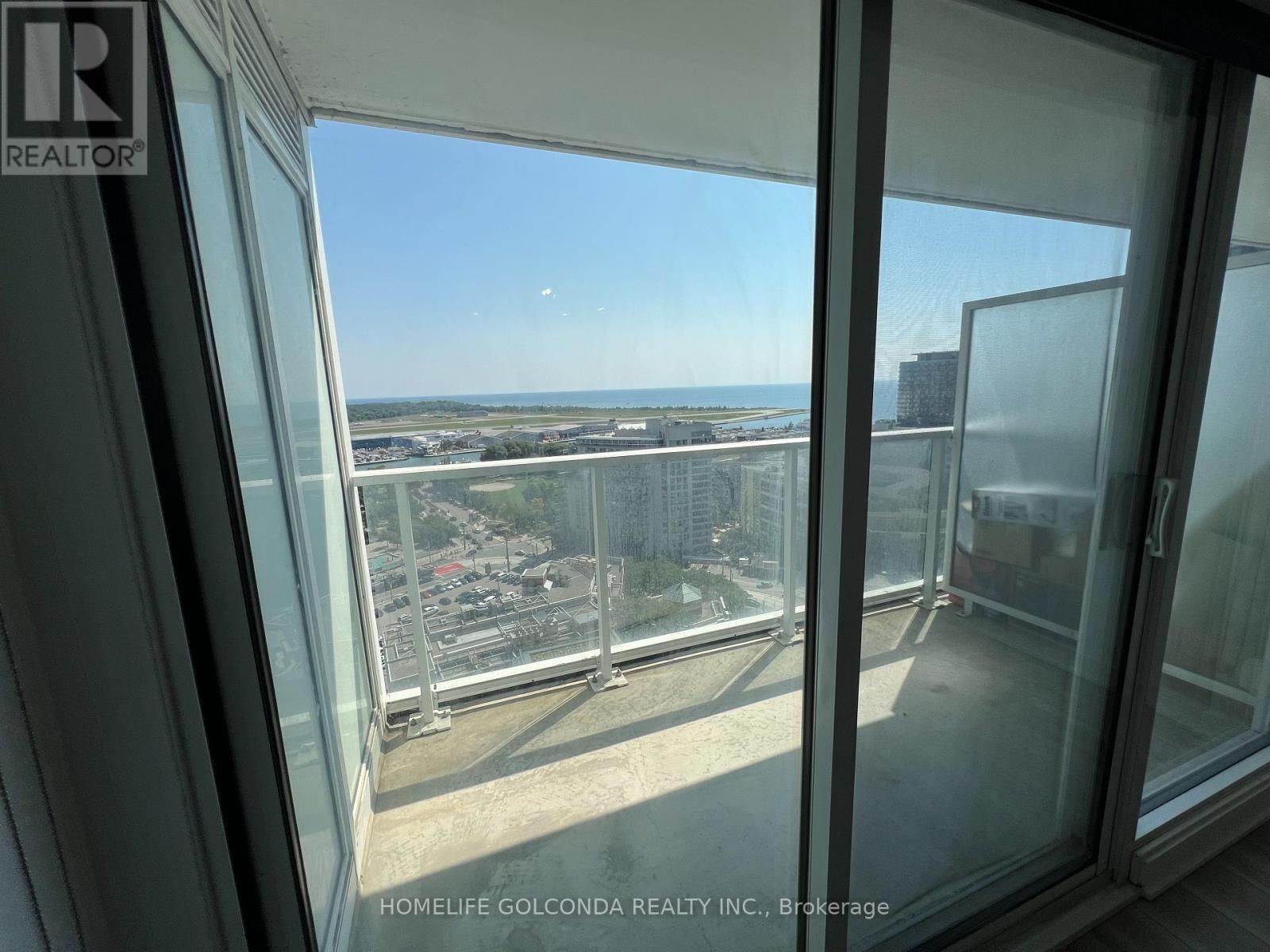 Photo 7 of 2515 17 Bathurst Street, Toronto ON