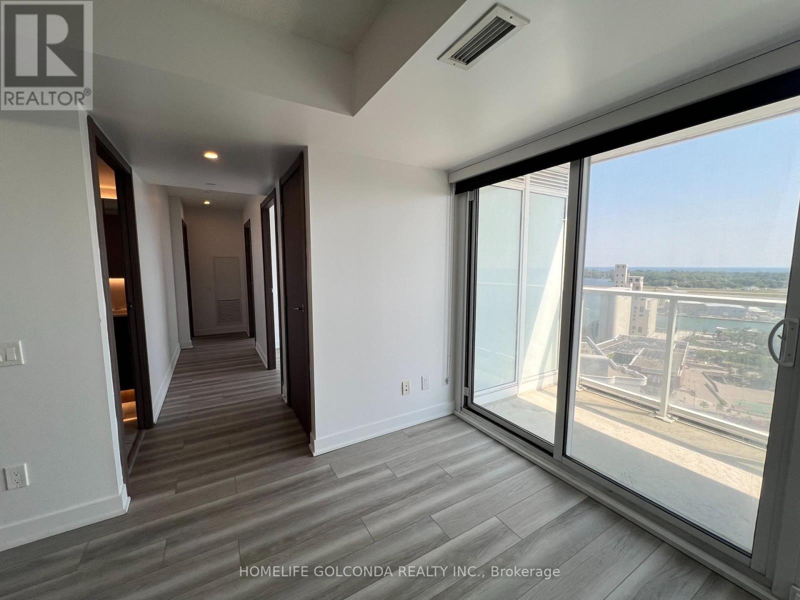 Photo 9 of 2515 17 Bathurst Street, Toronto ON