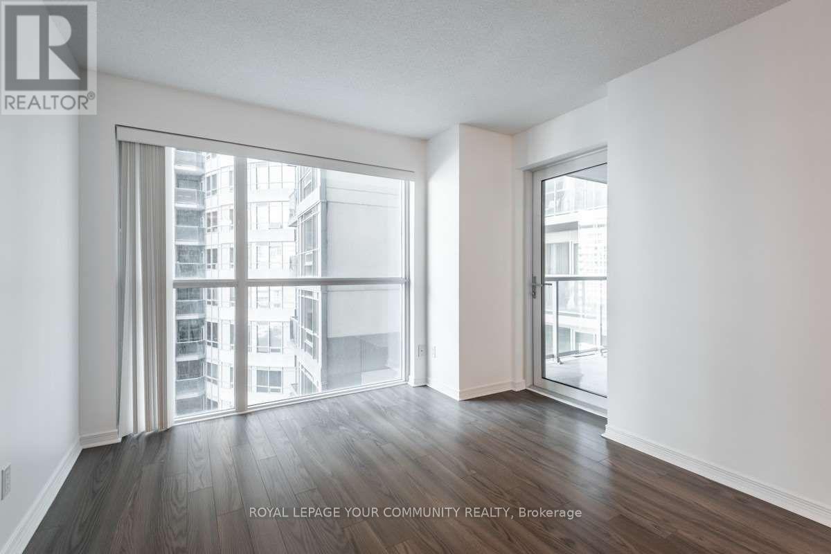 Photo 16 of 421 352 Front Street W, Toronto ON