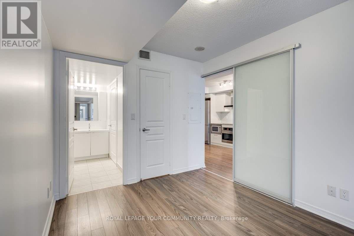 Photo 21 of 421 352 Front Street W, Toronto ON