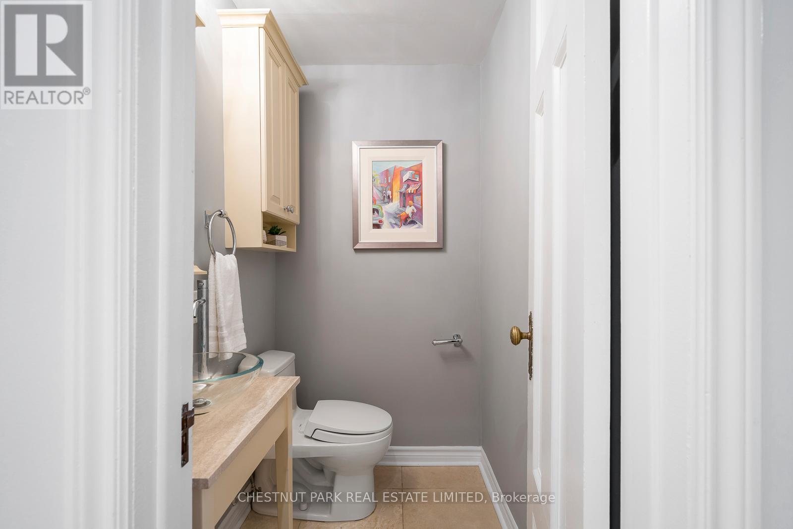 Photo 17 of 40 Admiral Road, Toronto ON