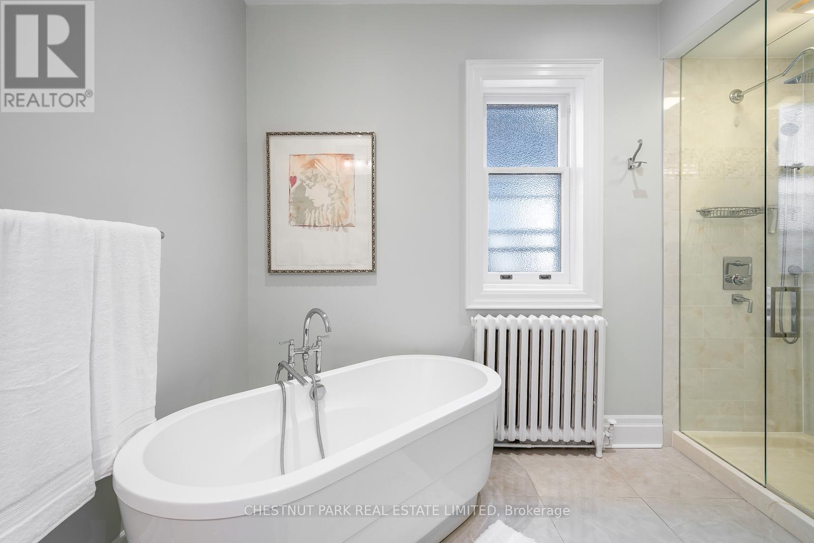 Photo 21 of 40 Admiral Road, Toronto ON