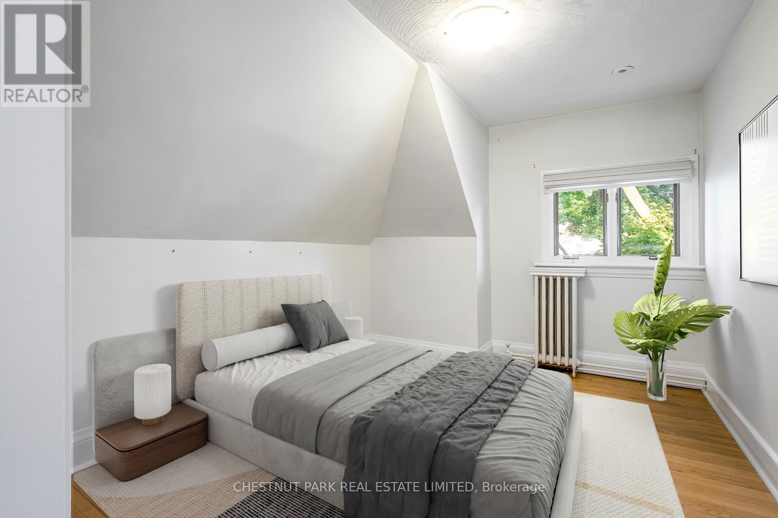 Photo 27 of 40 Admiral Road, Toronto ON