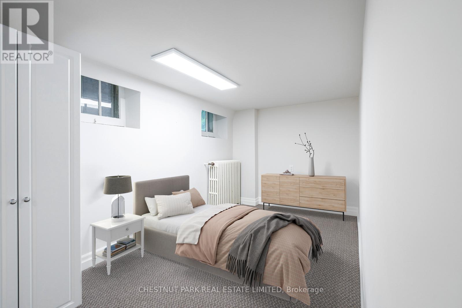 Photo 32 of 40 Admiral Road, Toronto ON