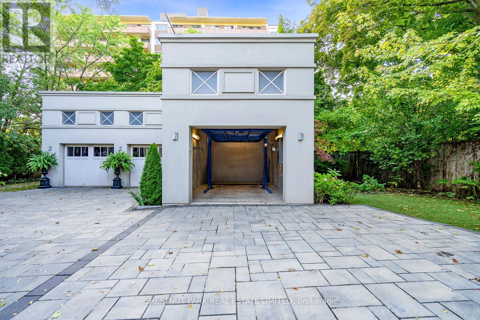 Photo 36 of 40 Admiral Road, Toronto ON
