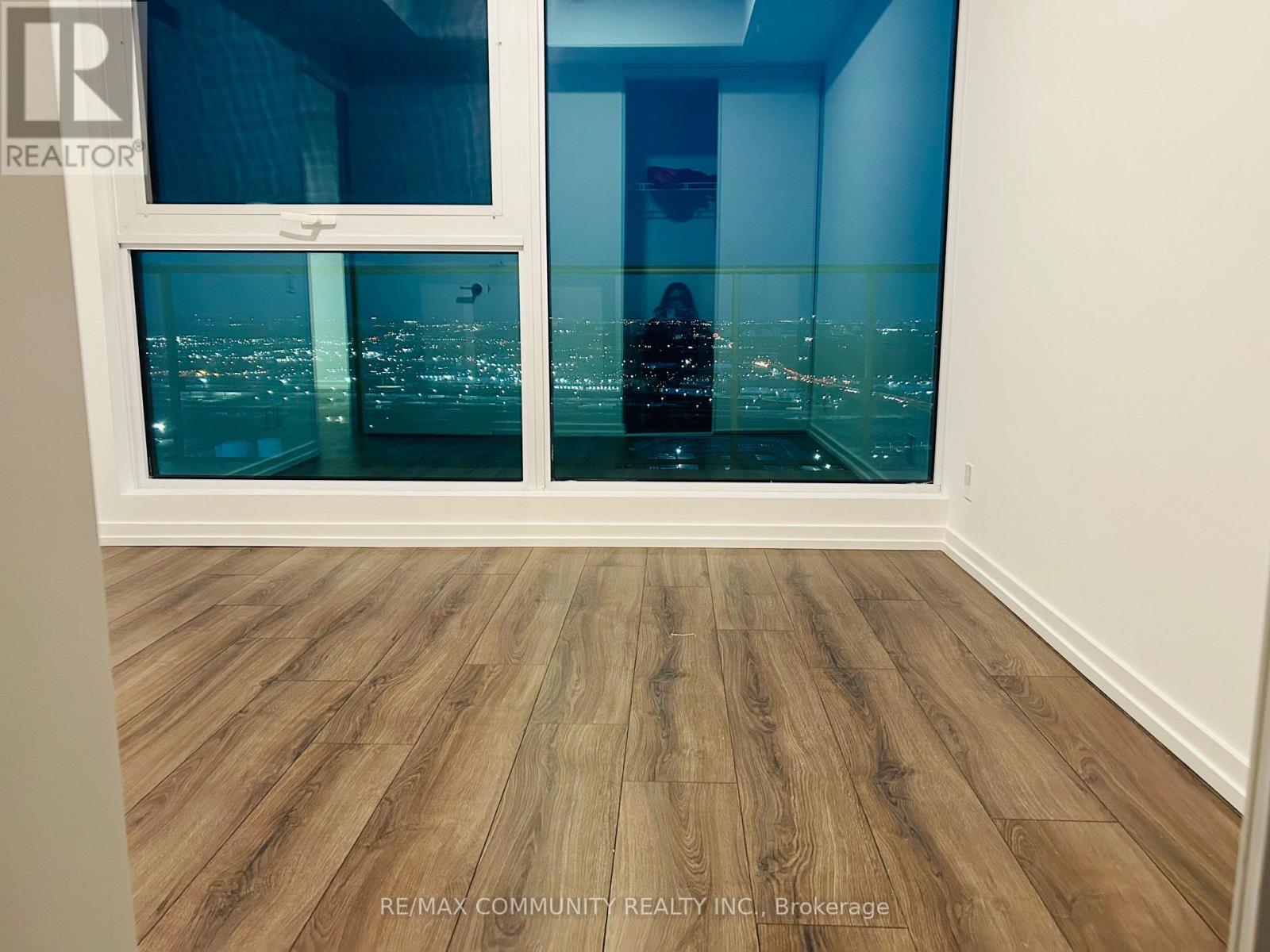 Photo 7 of 5111 7890 Jane Street, Vaughan ON