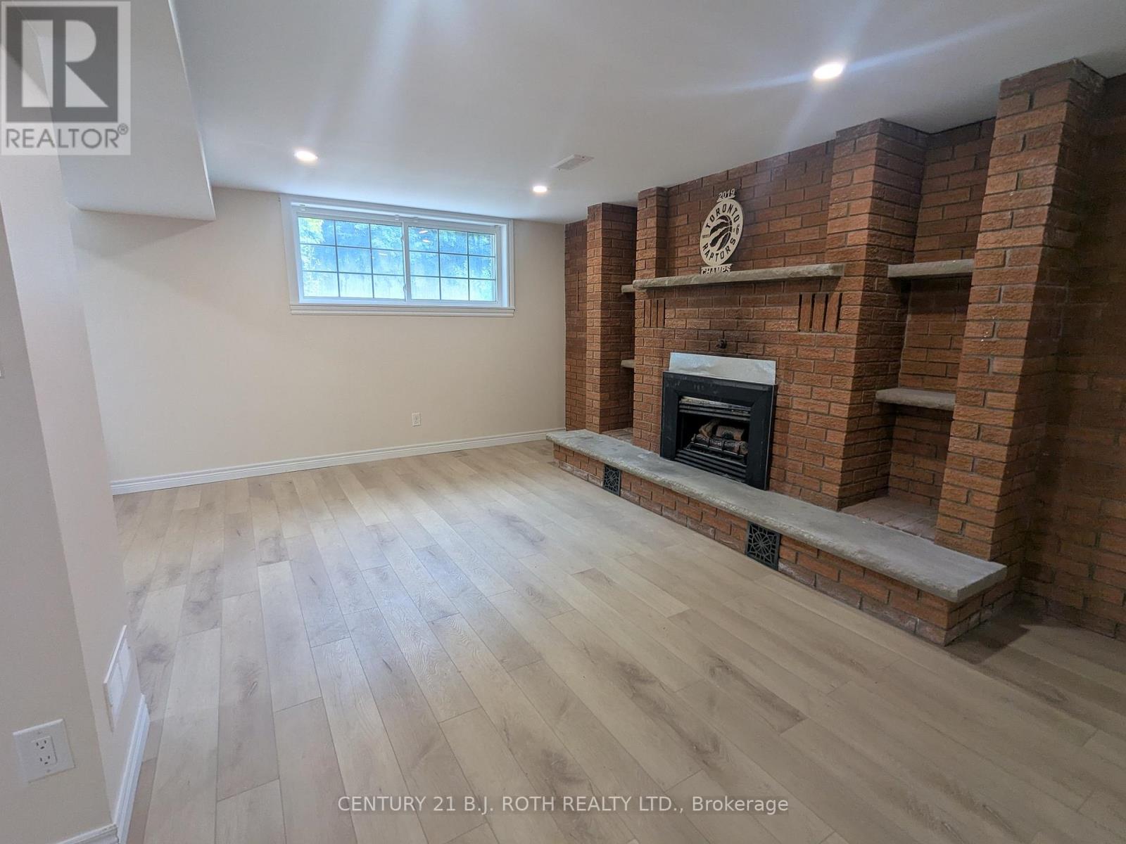 Photo 10 of 756 Hastings Avenue, Innisfil ON