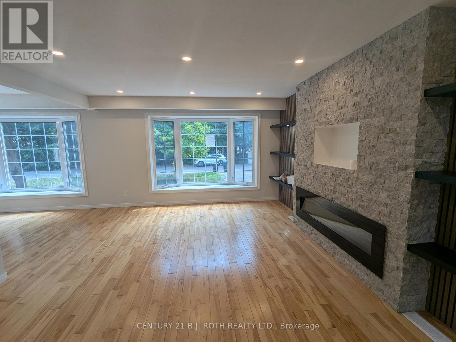 Photo 2 of 756 Hastings Avenue, Innisfil ON