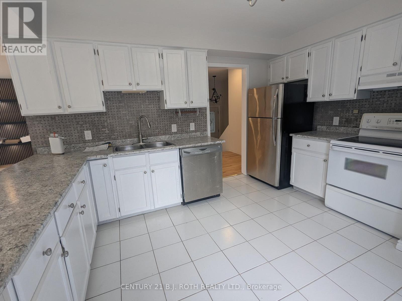 Photo 4 of 756 Hastings Avenue, Innisfil ON