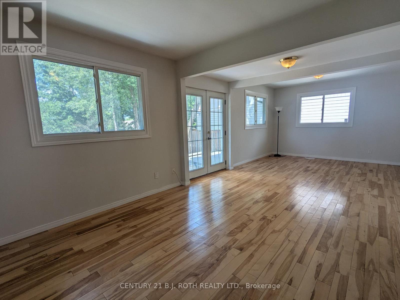 Photo 5 of 756 Hastings Avenue, Innisfil ON