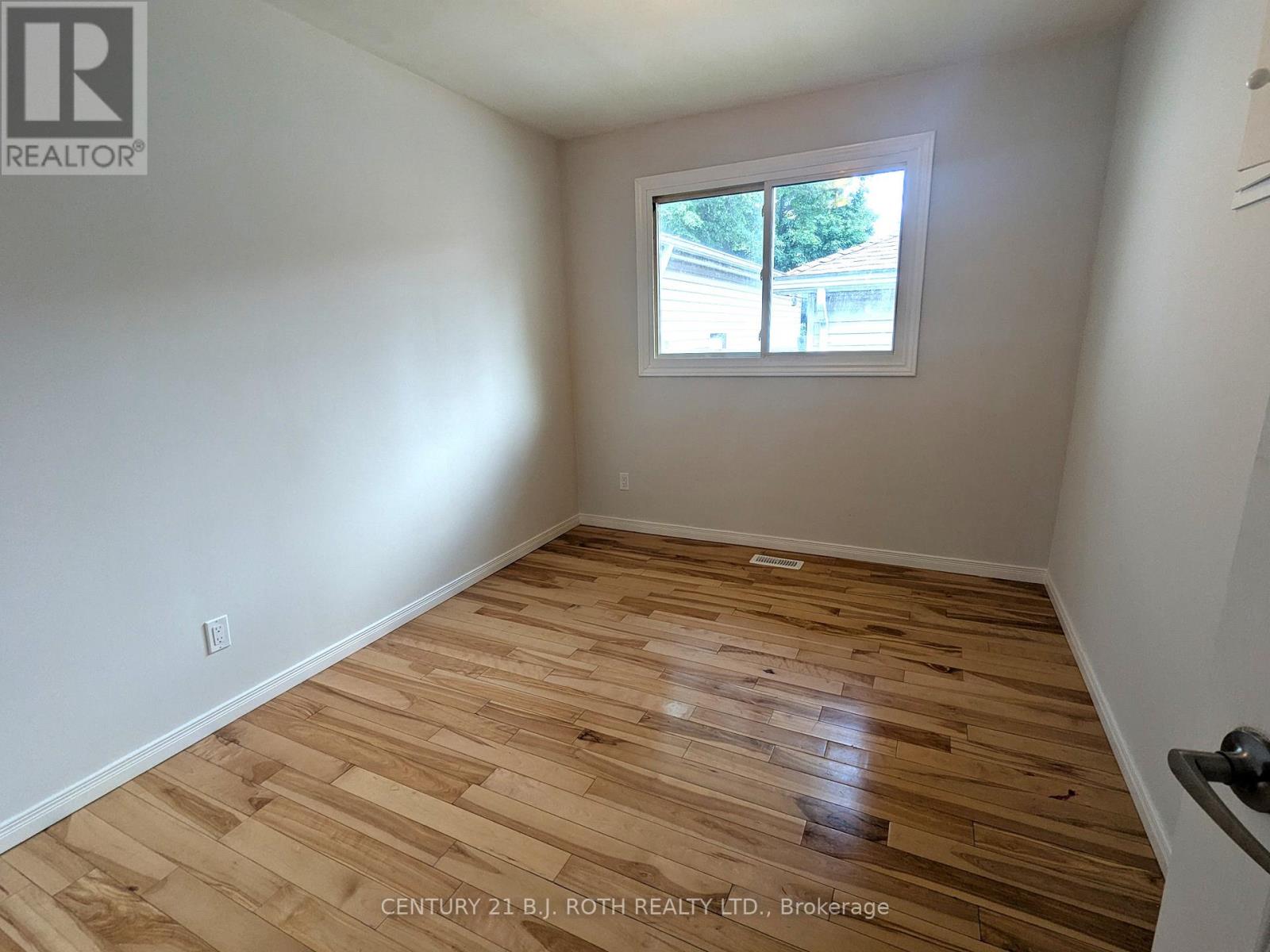 Photo 8 of 756 Hastings Avenue, Innisfil ON