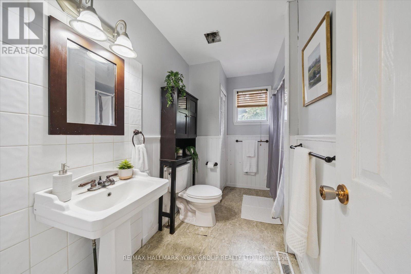 Photo 23 of 6 Glenecho Drive, Barrie ON