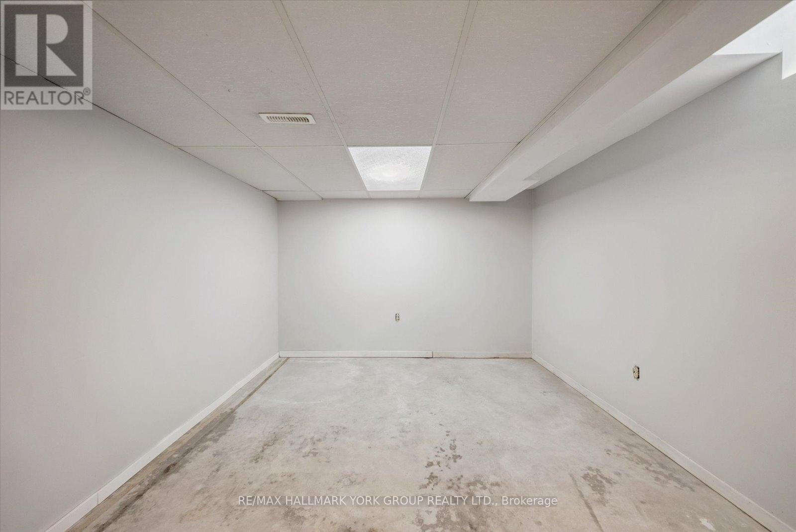 Photo 26 of 6 Glenecho Drive, Barrie ON