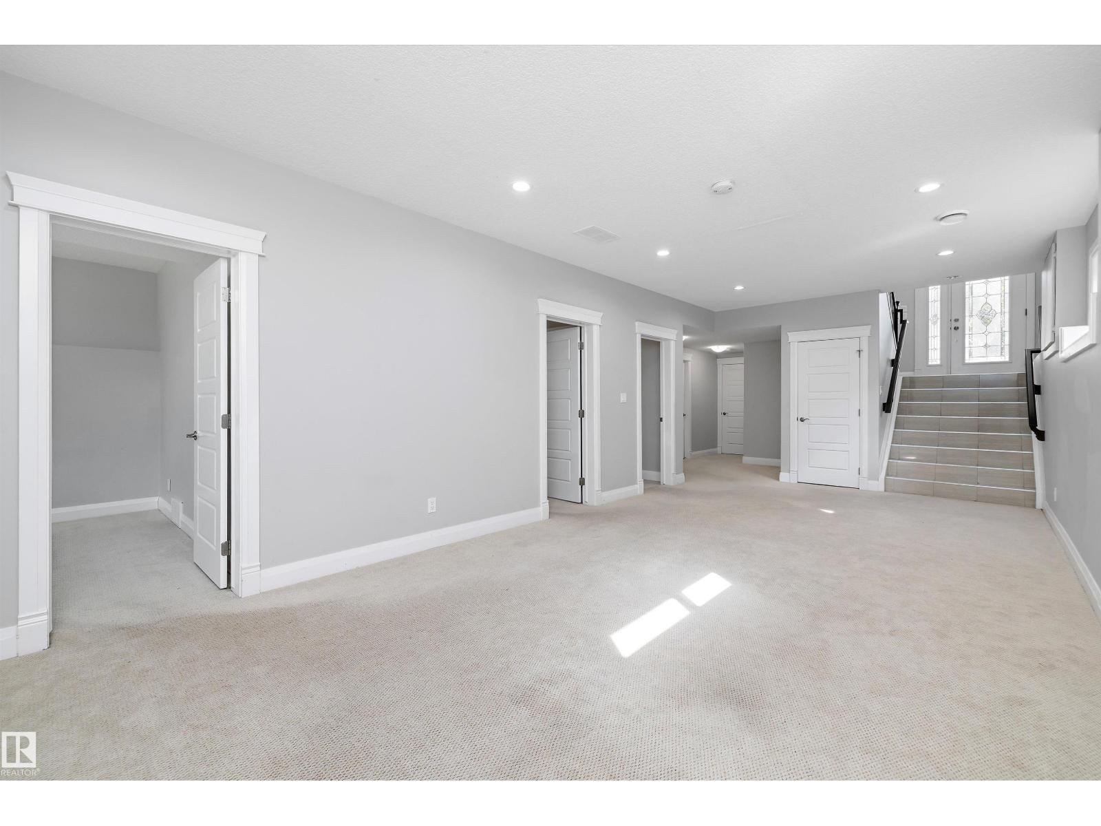 Photo 33 of 550 Albany Wy Nw, Edmonton AB