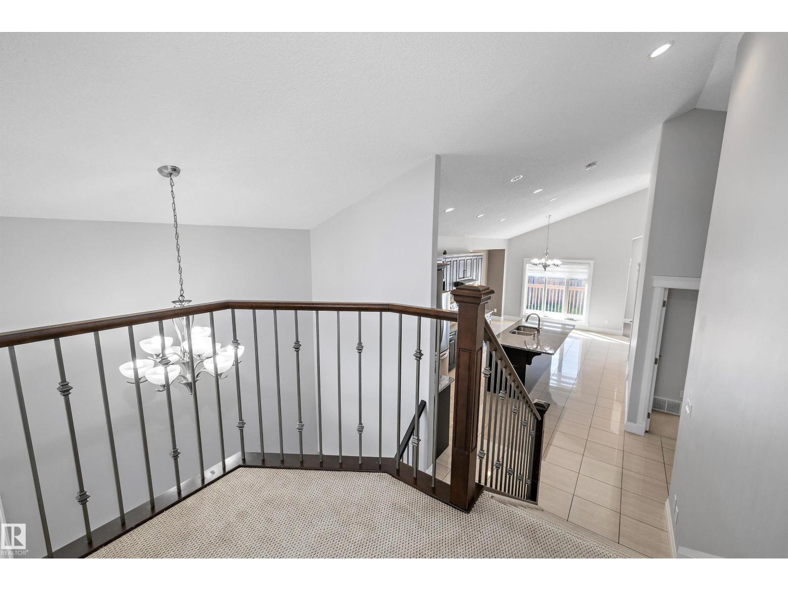 Photo 23 of 550 Albany Wy Nw, Edmonton AB