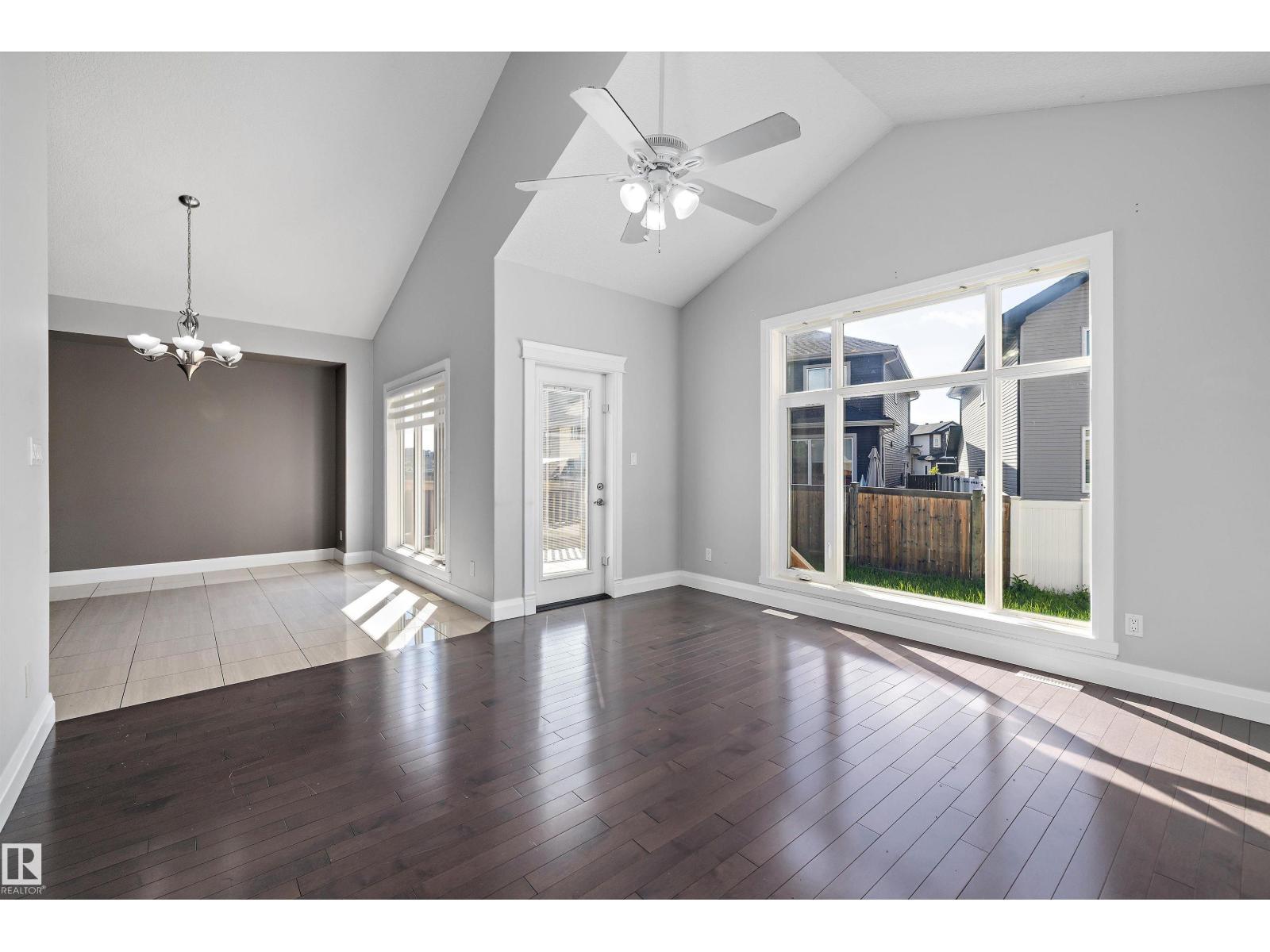 Photo 14 of 550 Albany Wy Nw, Edmonton AB