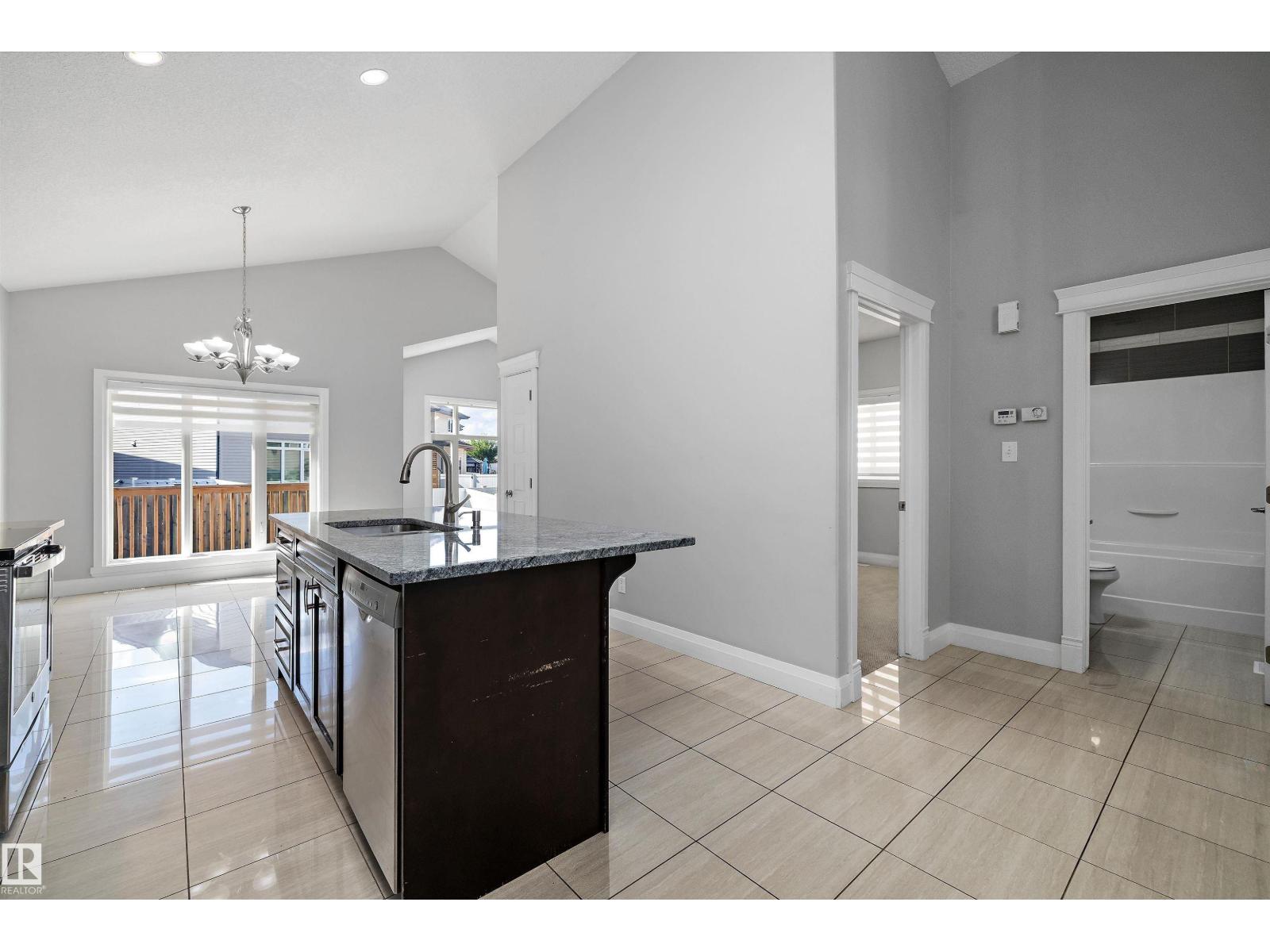 Photo 8 of 550 Albany Wy Nw, Edmonton AB