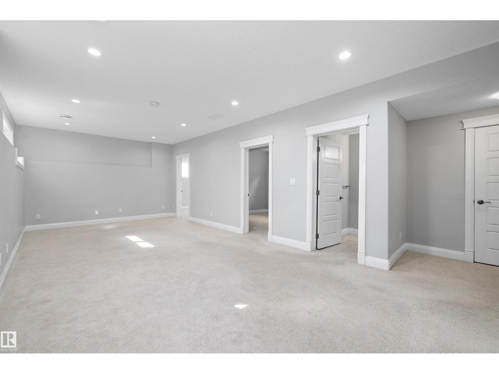 Photo 31 of 550 Albany Wy Nw, Edmonton AB