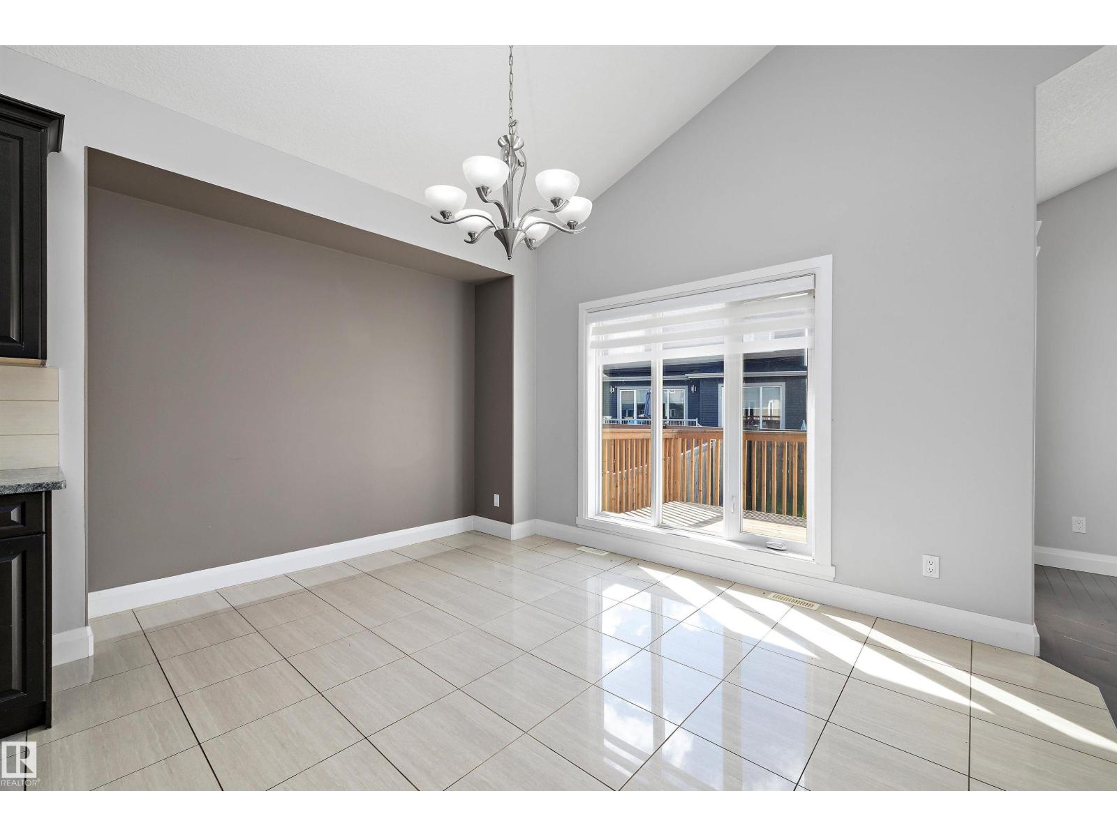 Photo 9 of 550 Albany Wy Nw, Edmonton AB