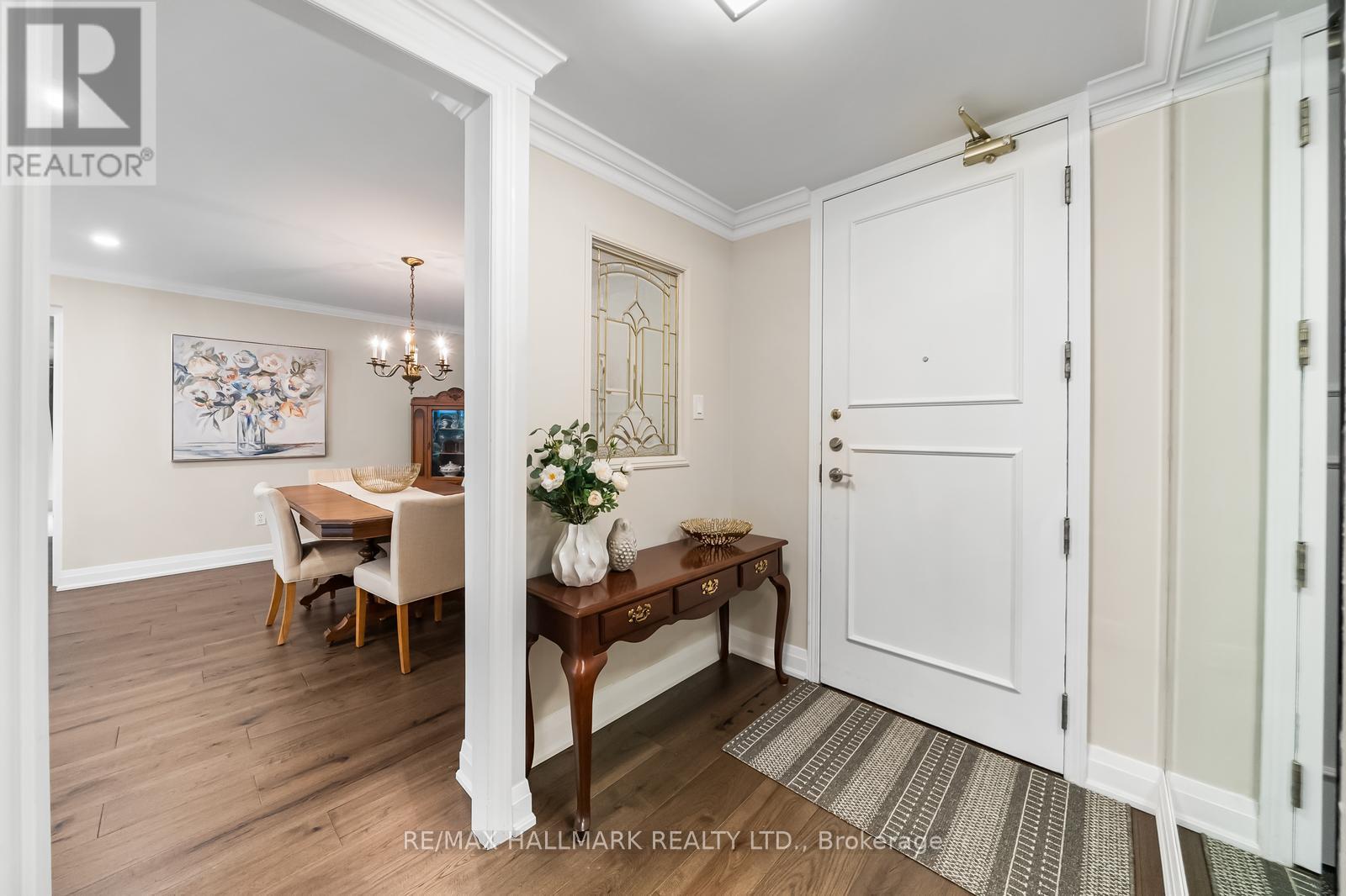 Photo 12 of 104 2210 Lakeshore Road, Burlington ON