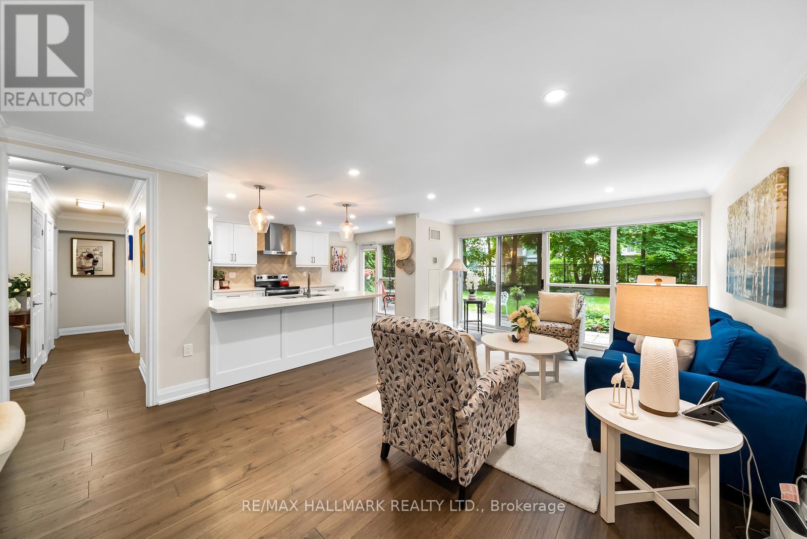 Photo 15 of 104 2210 Lakeshore Road, Burlington ON