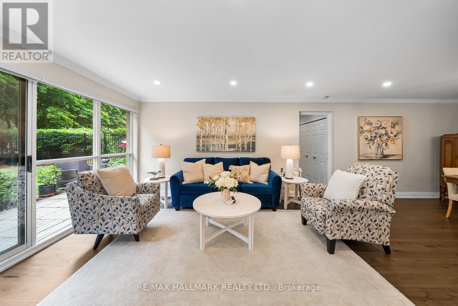 Photo 17 of 104 2210 Lakeshore Road, Burlington ON