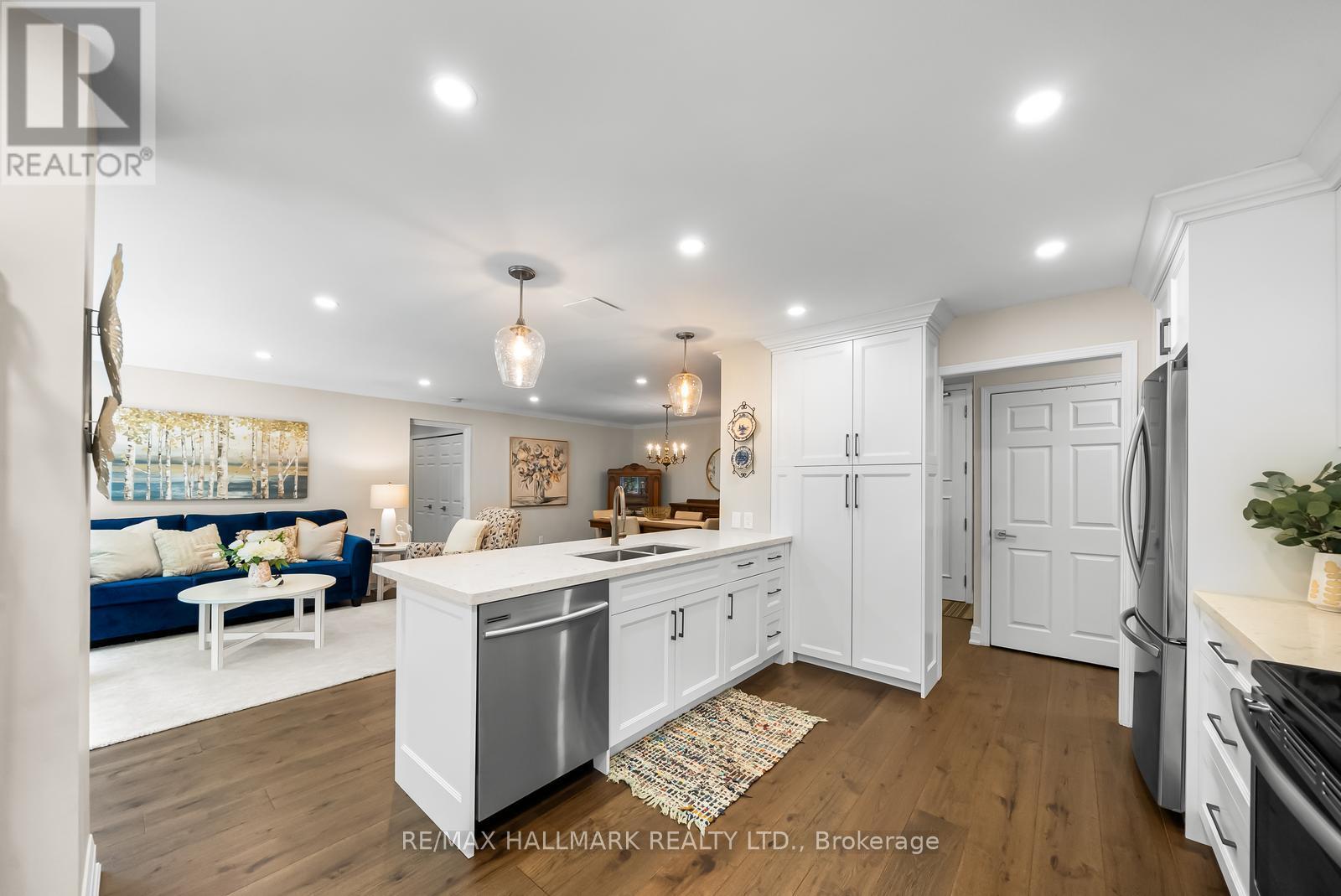 Photo 20 of 104 2210 Lakeshore Road, Burlington ON