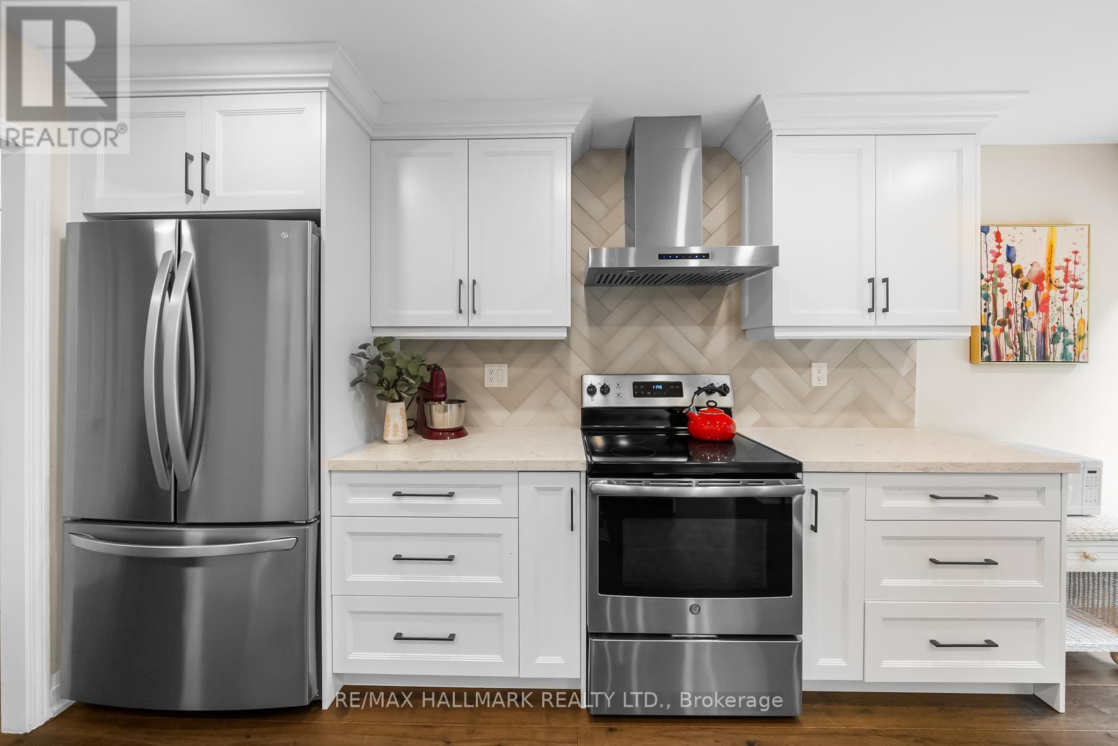 Photo 22 of 104 2210 Lakeshore Road, Burlington ON
