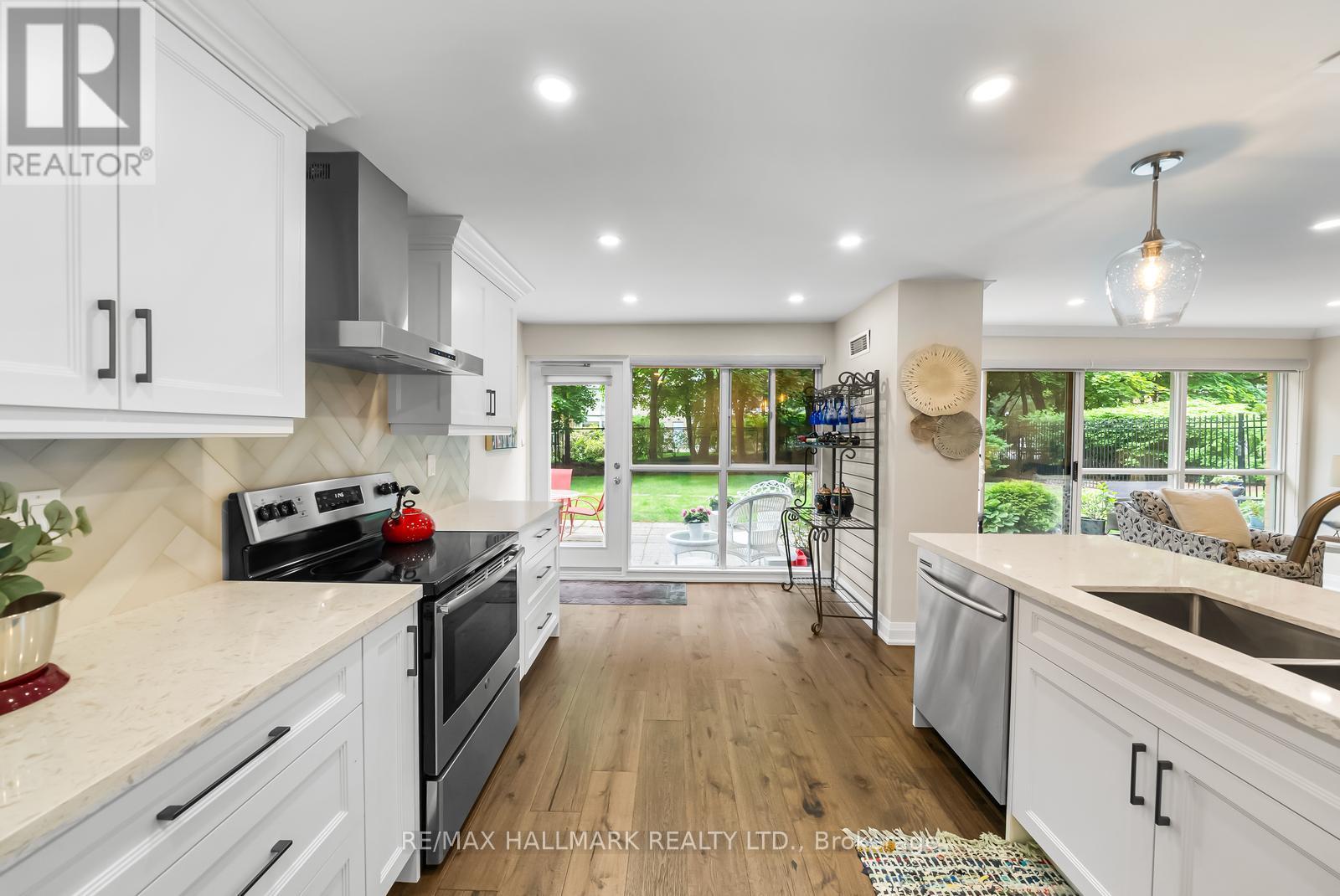 Photo 24 of 104 2210 Lakeshore Road, Burlington ON