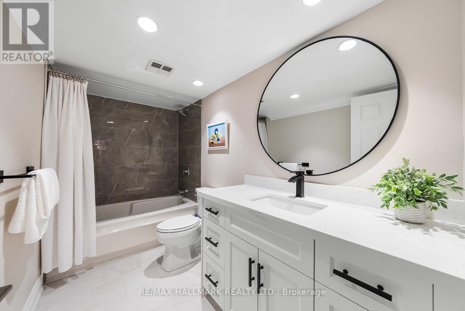 Photo 34 of 104 2210 Lakeshore Road, Burlington ON