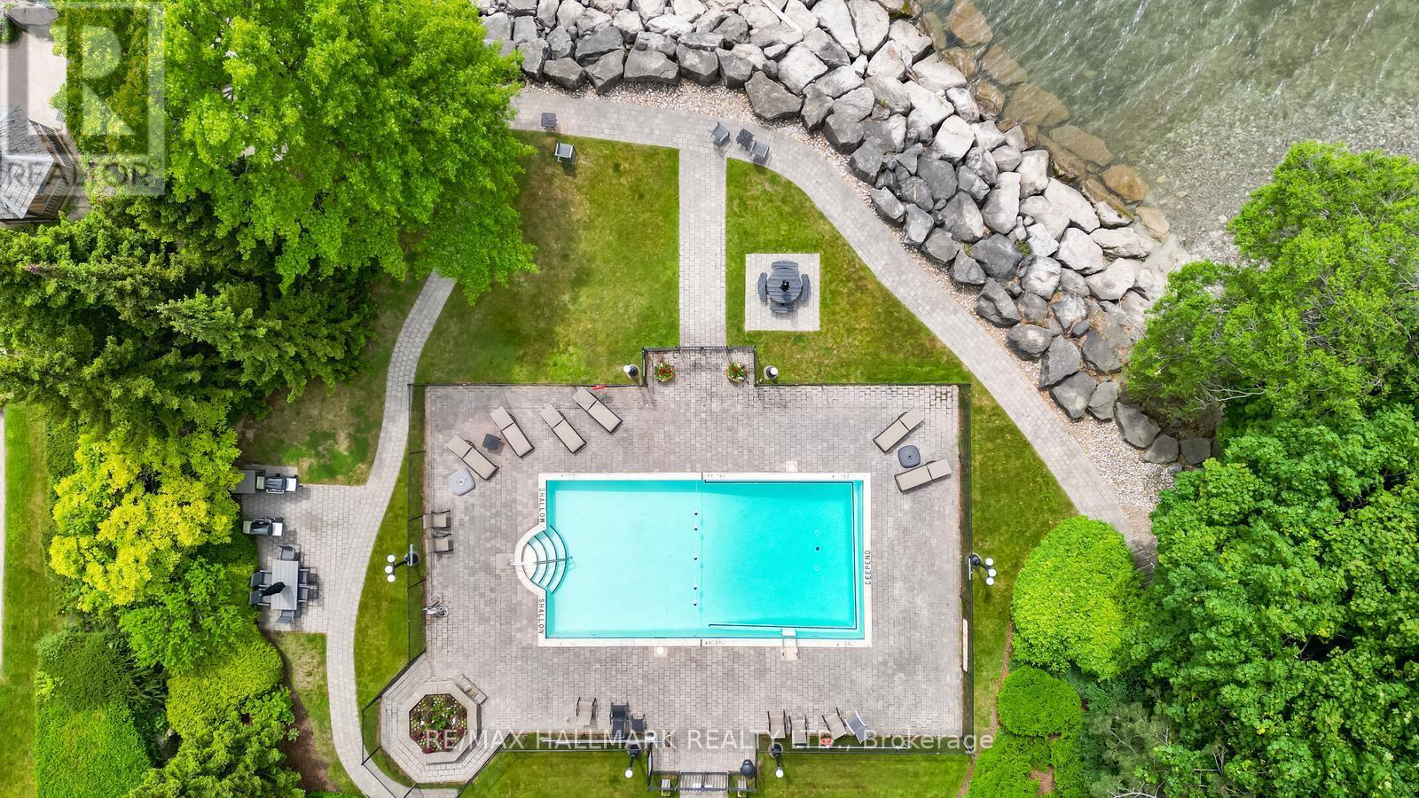 Photo 39 of 104 2210 Lakeshore Road, Burlington ON