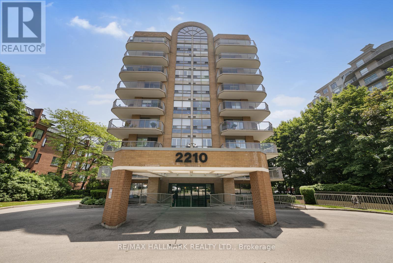 Photo 7 of 104 2210 Lakeshore Road, Burlington ON