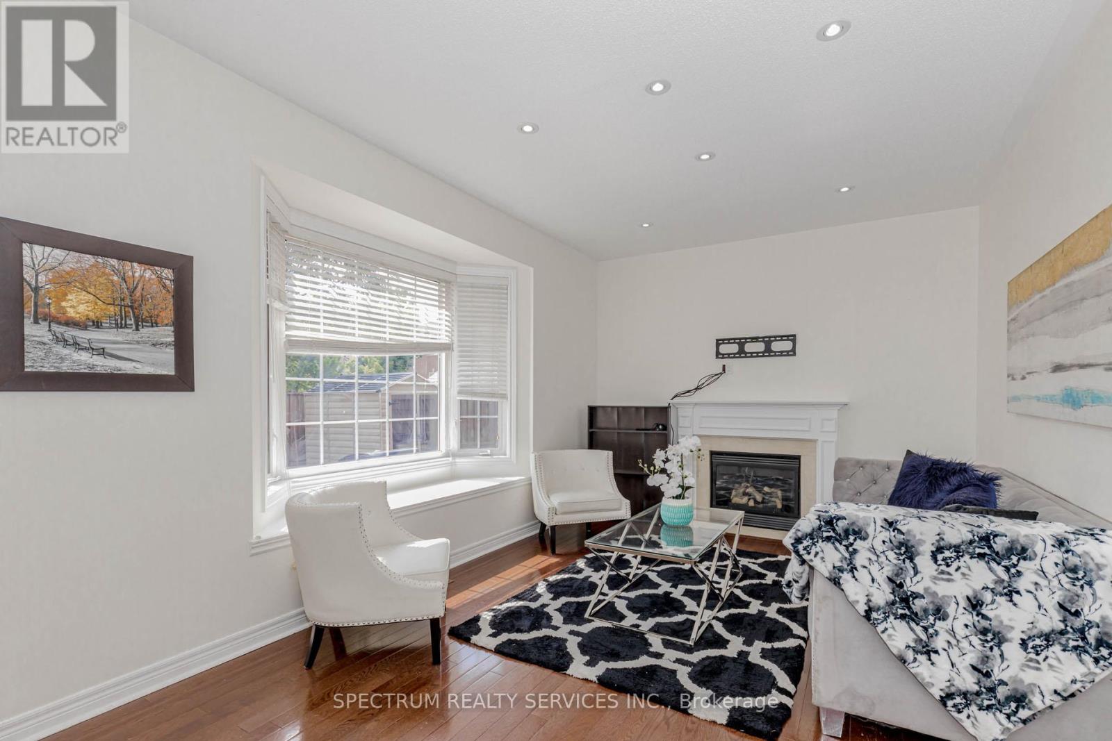 Photo 12 of 22 Ungava Bay Road, Brampton ON
