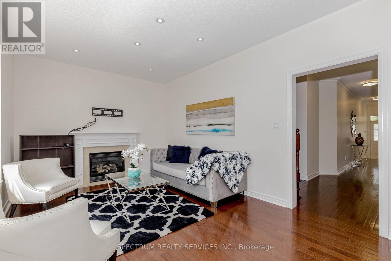 Photo 13 of 22 Ungava Bay Road, Brampton ON