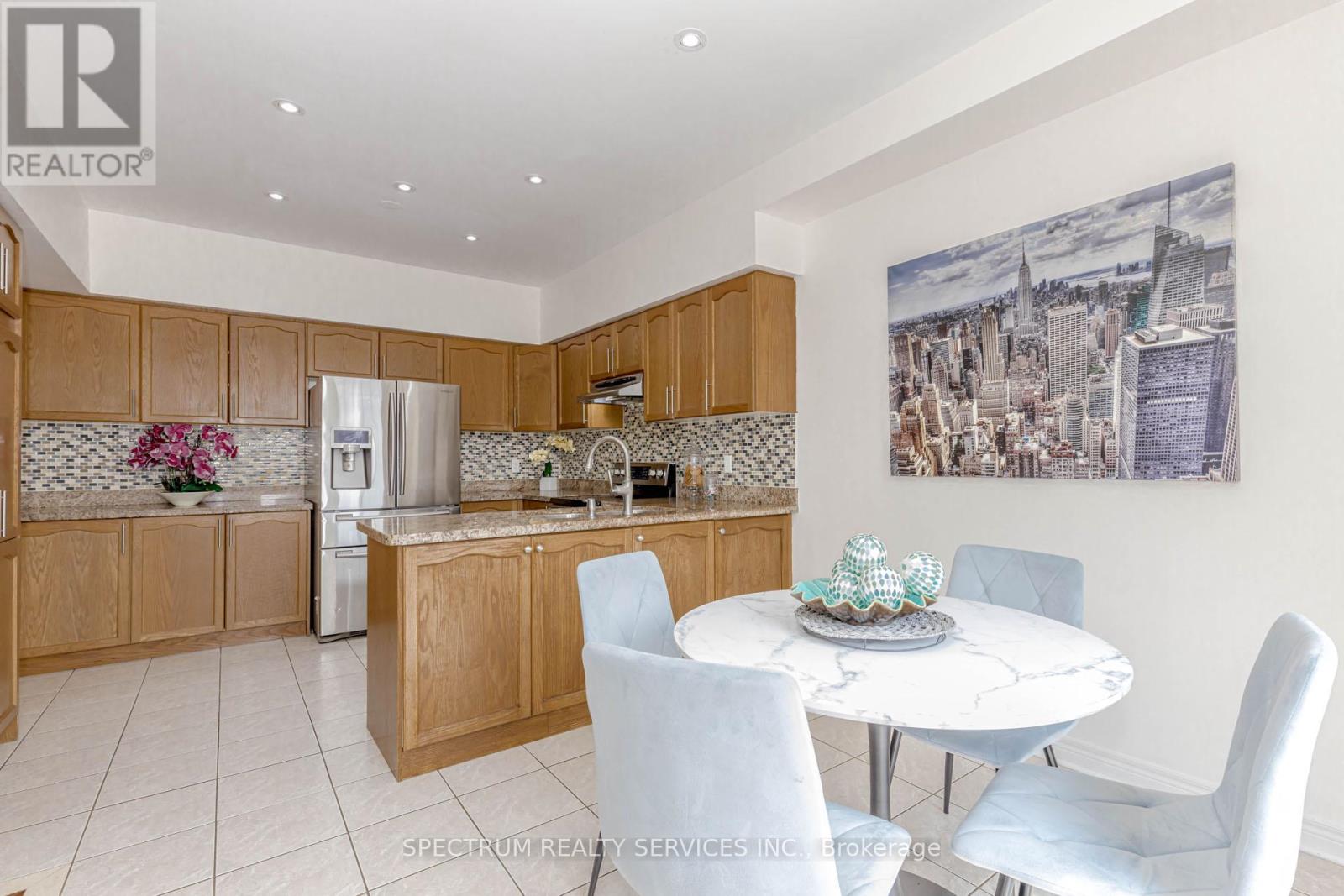 Photo 14 of 22 Ungava Bay Road, Brampton ON