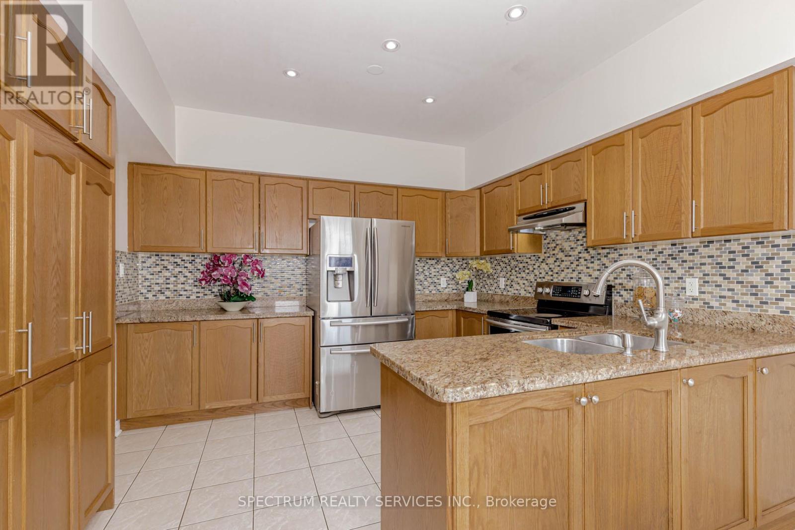 Photo 17 of 22 Ungava Bay Road, Brampton ON