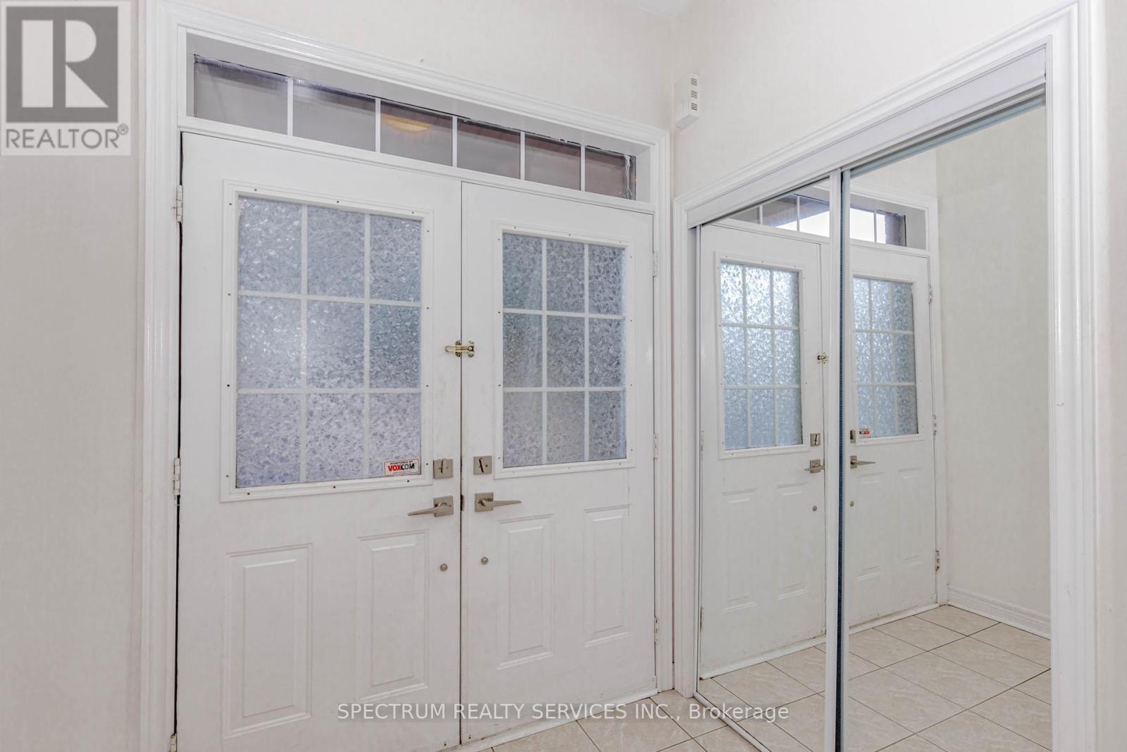 Photo 2 of 22 Ungava Bay Road, Brampton ON