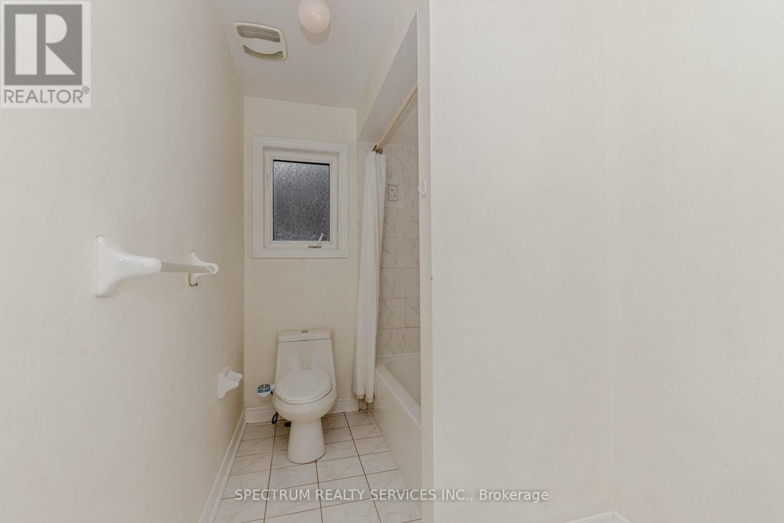 Photo 29 of 22 Ungava Bay Road, Brampton ON