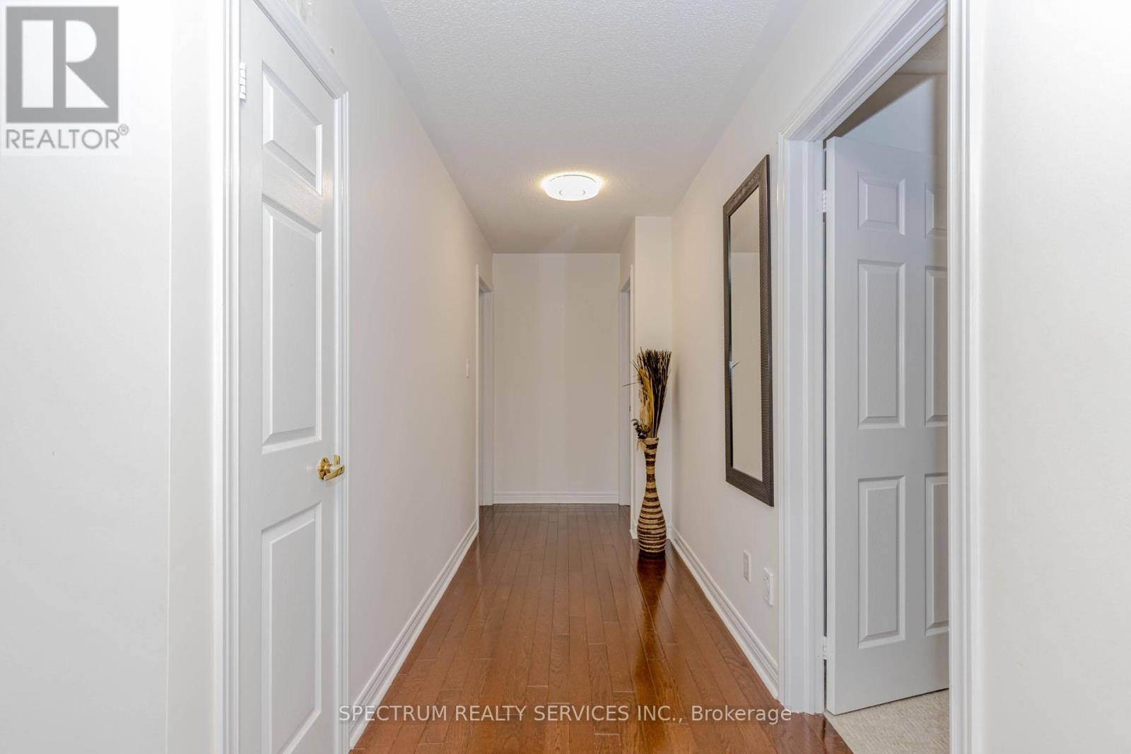 Photo 32 of 22 Ungava Bay Road, Brampton ON
