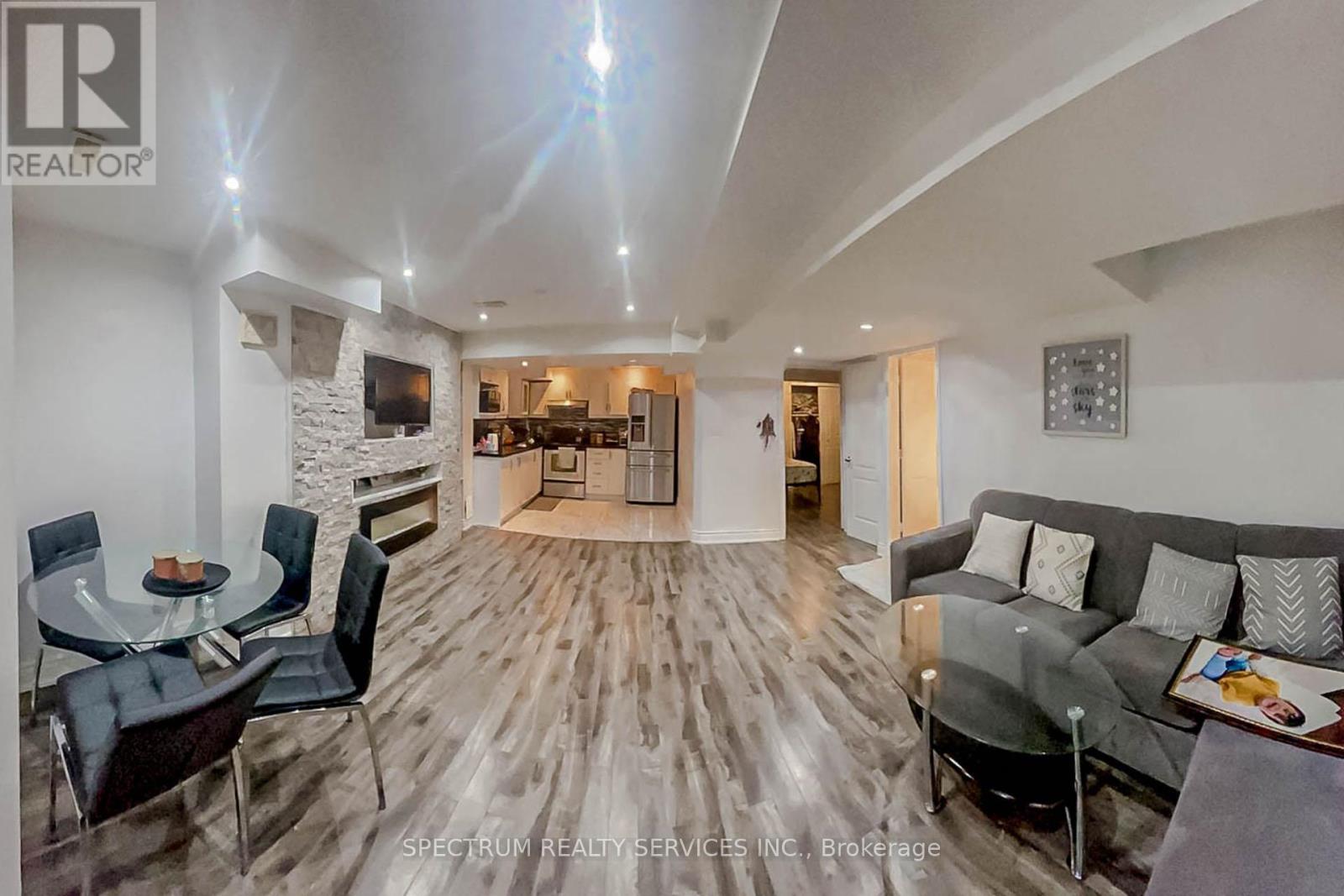 Photo 37 of 22 Ungava Bay Road, Brampton ON