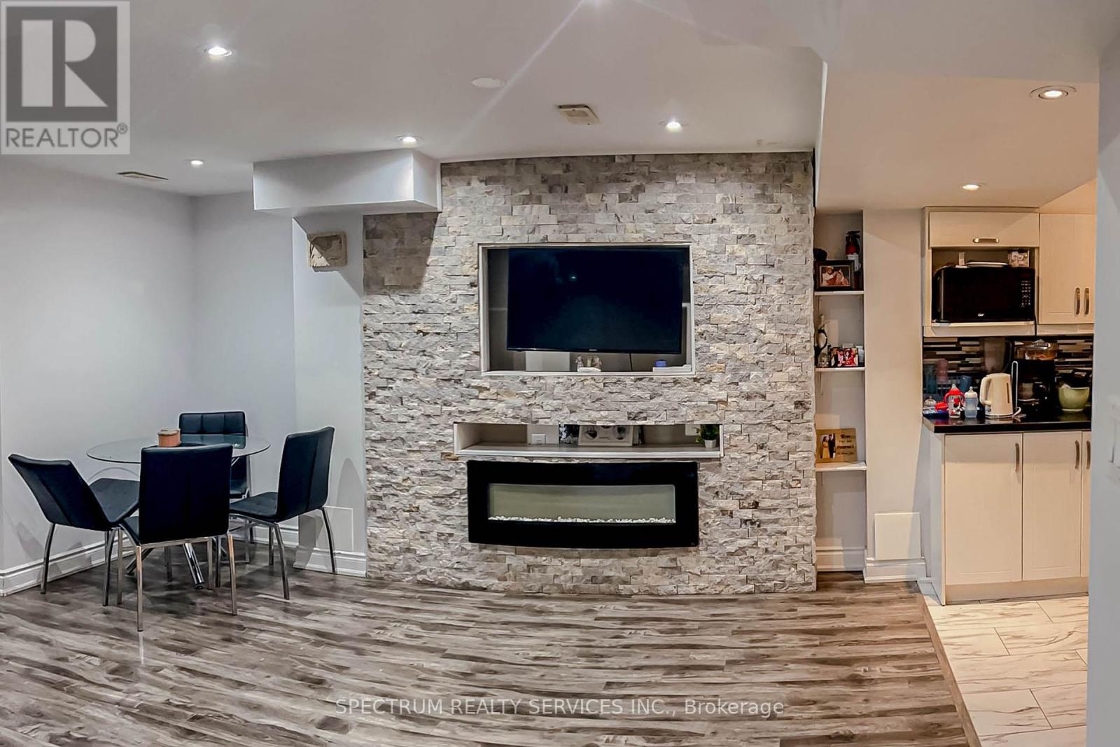 Photo 38 of 22 Ungava Bay Road, Brampton ON