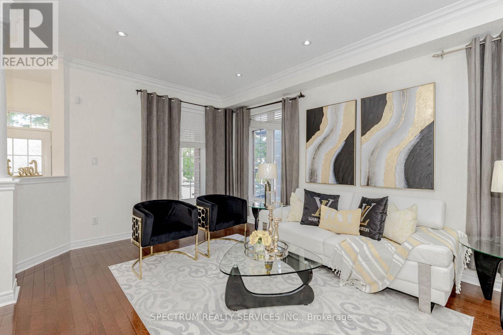 Photo 7 of 22 Ungava Bay Road, Brampton ON