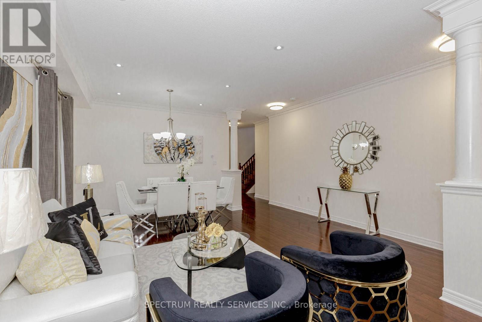 Photo 9 of 22 Ungava Bay Road, Brampton ON