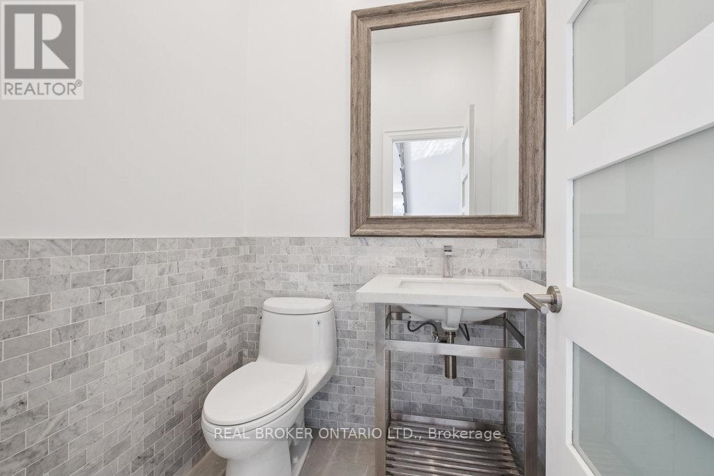 Photo 11 of 108 Hatherley Road, Toronto ON