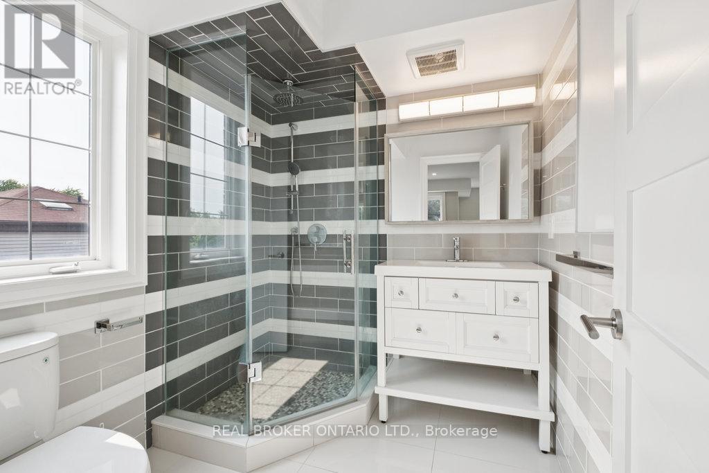 Photo 13 of 108 Hatherley Road, Toronto ON