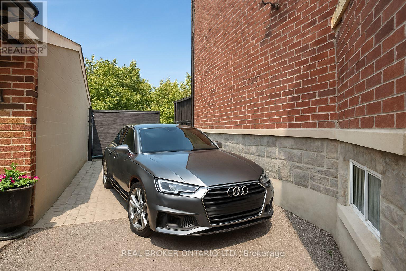 Photo 27 of 108 Hatherley Road, Toronto ON