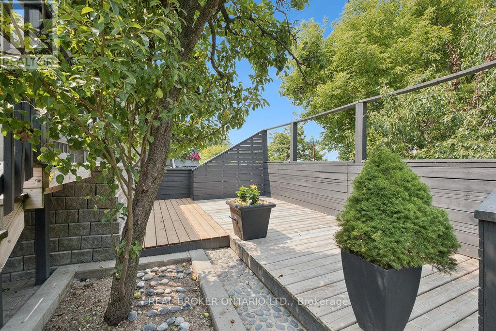 Photo 32 of 108 Hatherley Road, Toronto ON