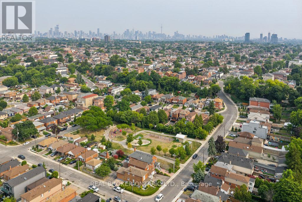 Photo 36 of 108 Hatherley Road, Toronto ON