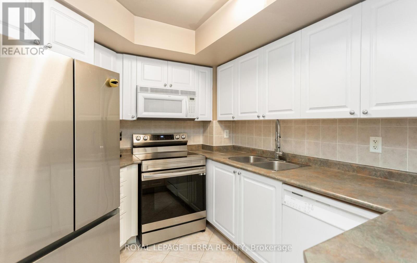 Photo 11 of 430 3888 Duke Of York Boulevard, Mississauga ON